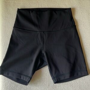 Lululemon Wunder bike shorts